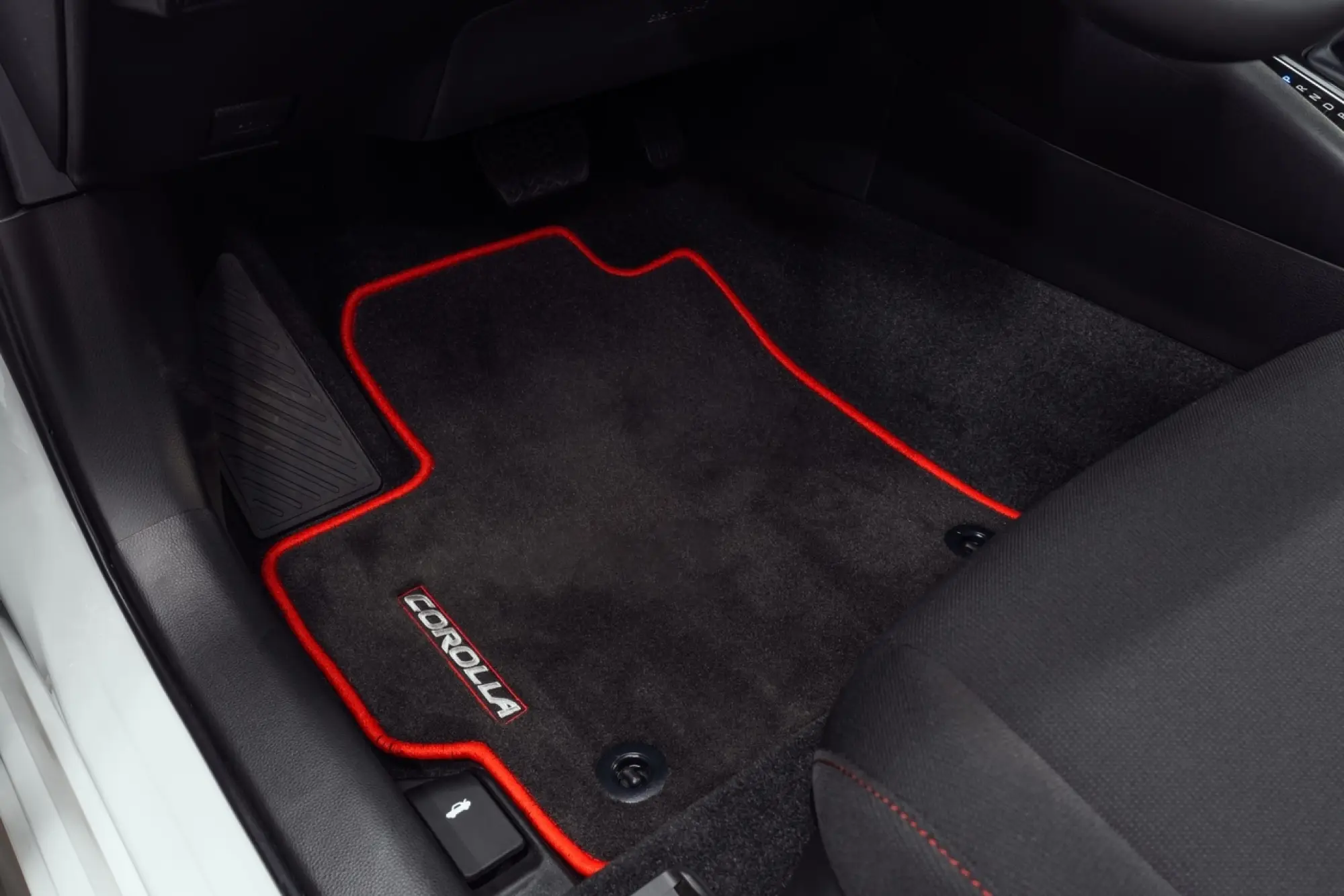 Toyota Corolla Hybrid SE Infrared Edition 2023 - Foto - 9