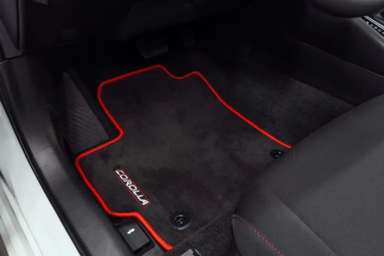 Toyota Corolla Hybrid SE Infrared Edition 2023 - Foto - 9