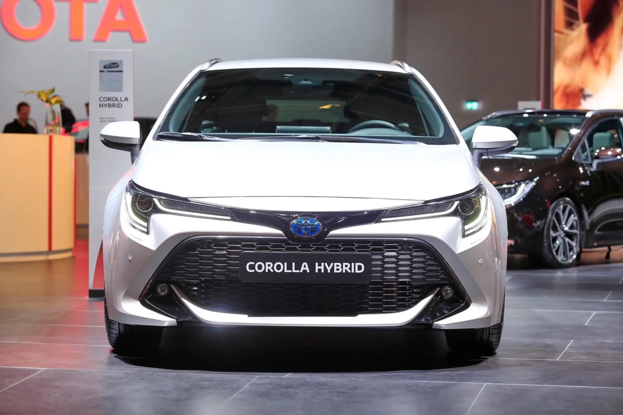 Toyota Corolla Touring Sports - Salone di Parigi 2018 - 1