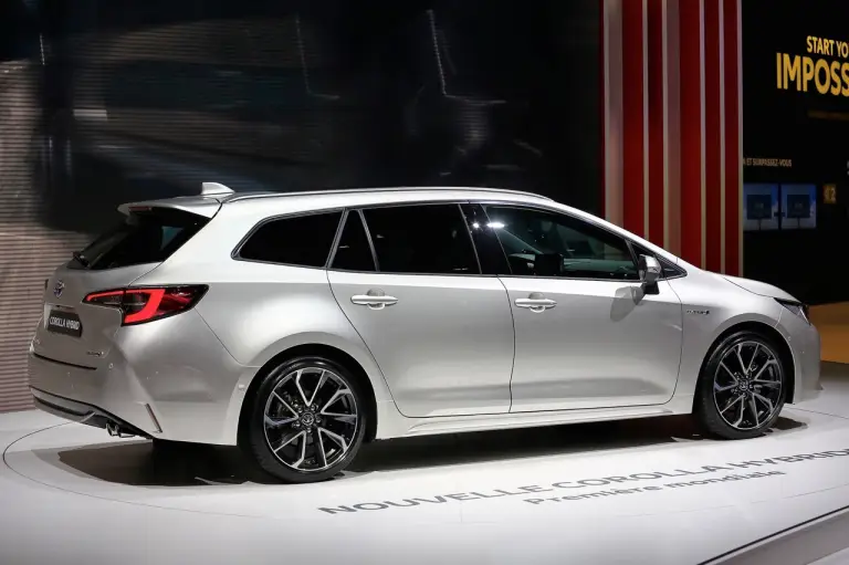 Toyota Corolla Touring Sports - Salone di Parigi 2018 - 4