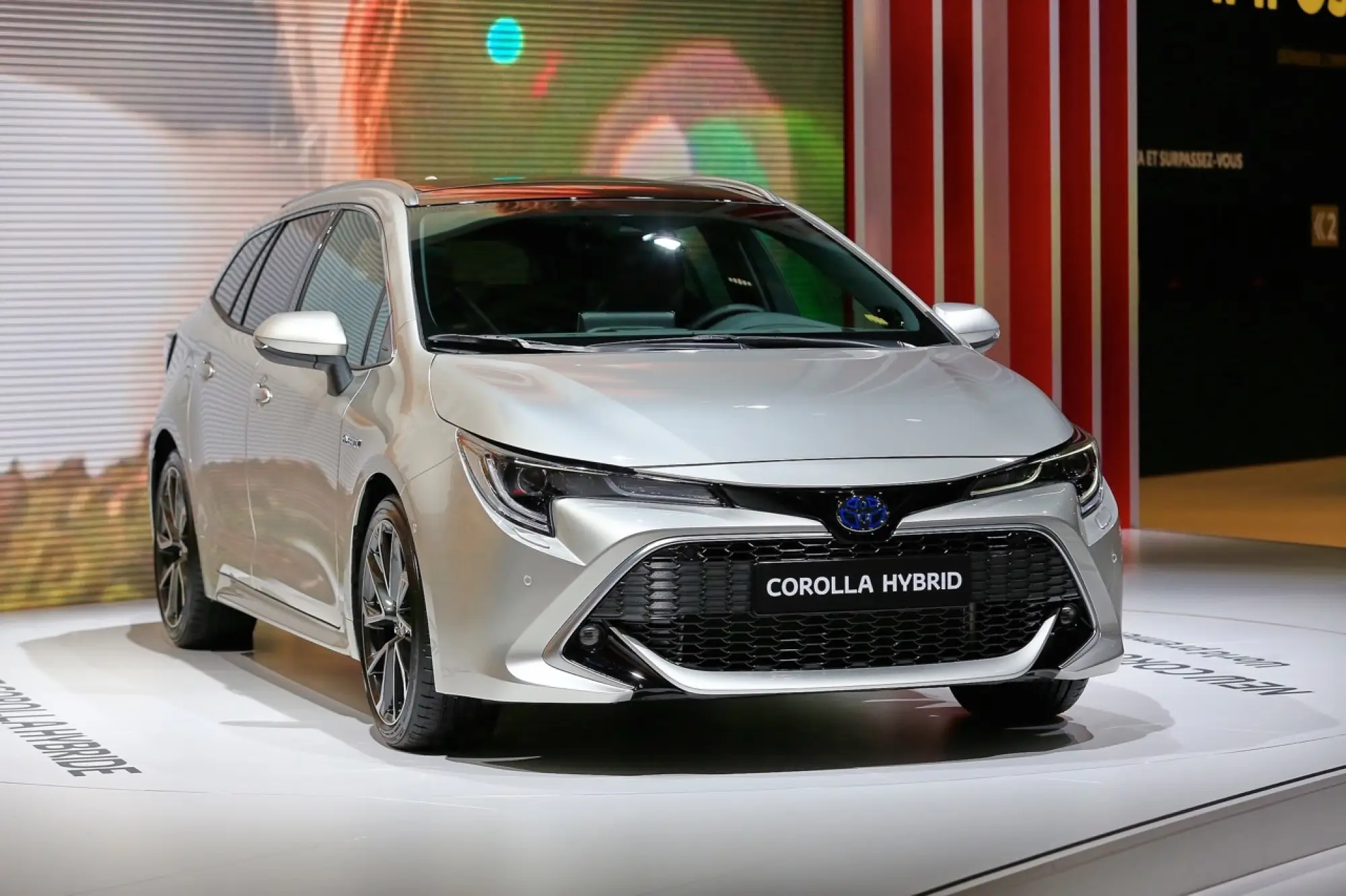 Toyota Corolla Touring Sports - Salone di Parigi 2018 - 8