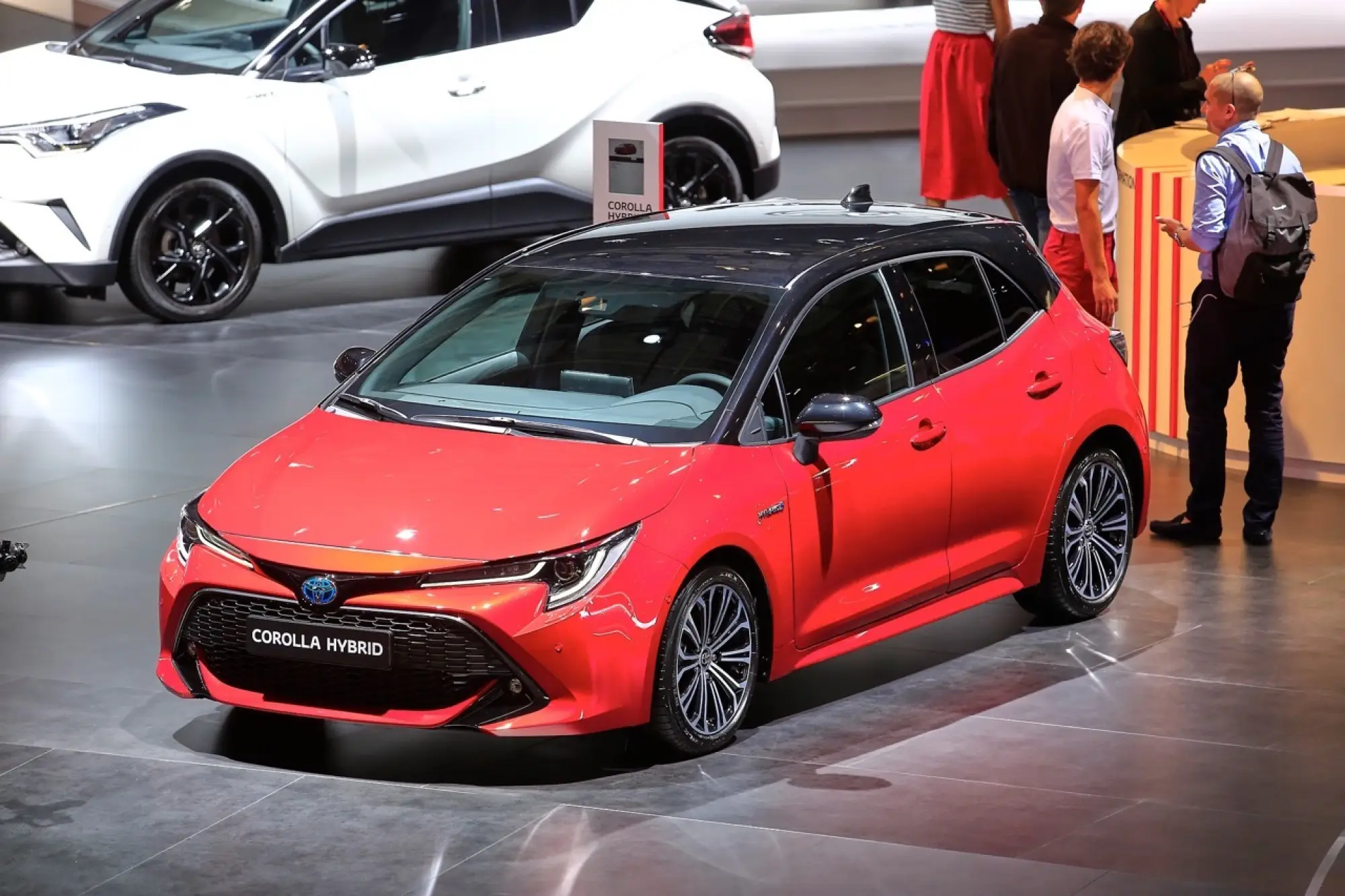 Toyota Corolla Touring Sports - Salone di Parigi 2018 - 11