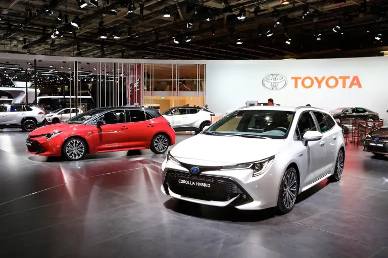 Toyota Corolla Touring Sports - Salone di Parigi 2018 - 12