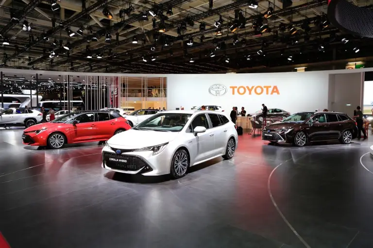 Toyota Corolla Touring Sports - Salone di Parigi 2018 - 13