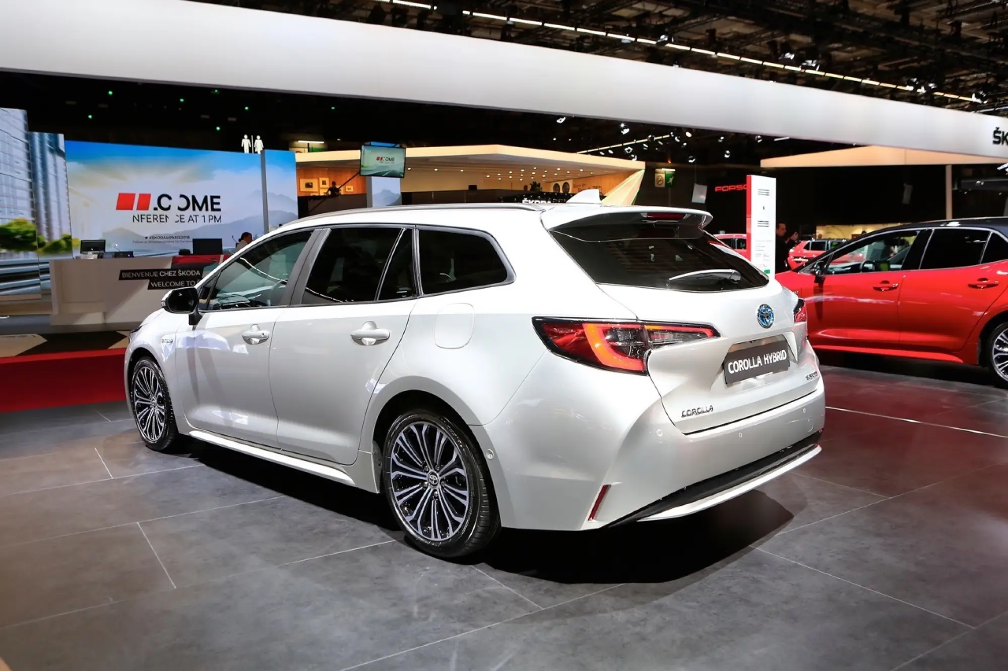 Toyota Corolla Touring Sports - Salone di Parigi 2018 - 17