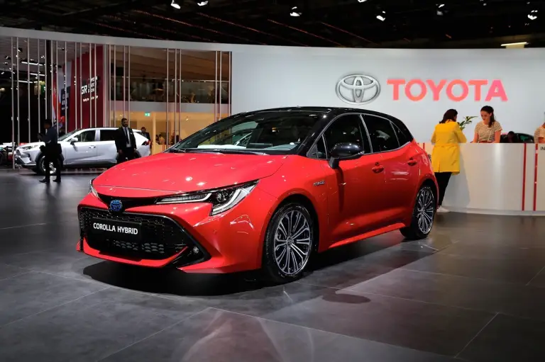 Toyota Corolla Touring Sports - Salone di Parigi 2018 - 24
