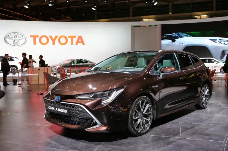 Toyota Corolla Touring Sports - Salone di Parigi 2018 - 29