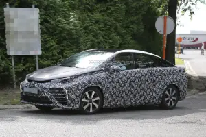 Toyota FCV 2015 - foto spia - 1