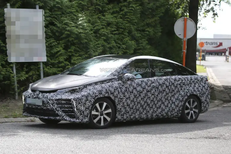 Toyota FCV 2015 - foto spia - 1
