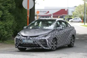 Toyota FCV 2015 - foto spia - 3