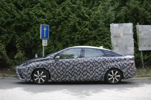 Toyota FCV 2015 - foto spia - 5