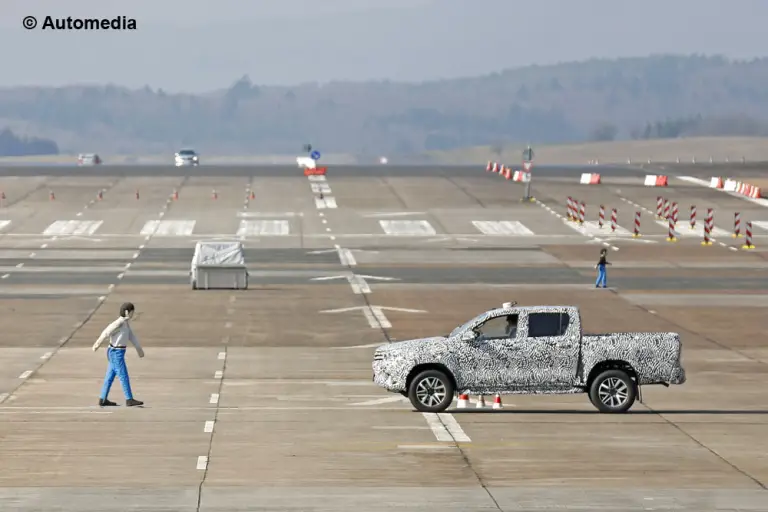 Toyota Hilux 2016 - Foto spia 22-04-2015 - 6