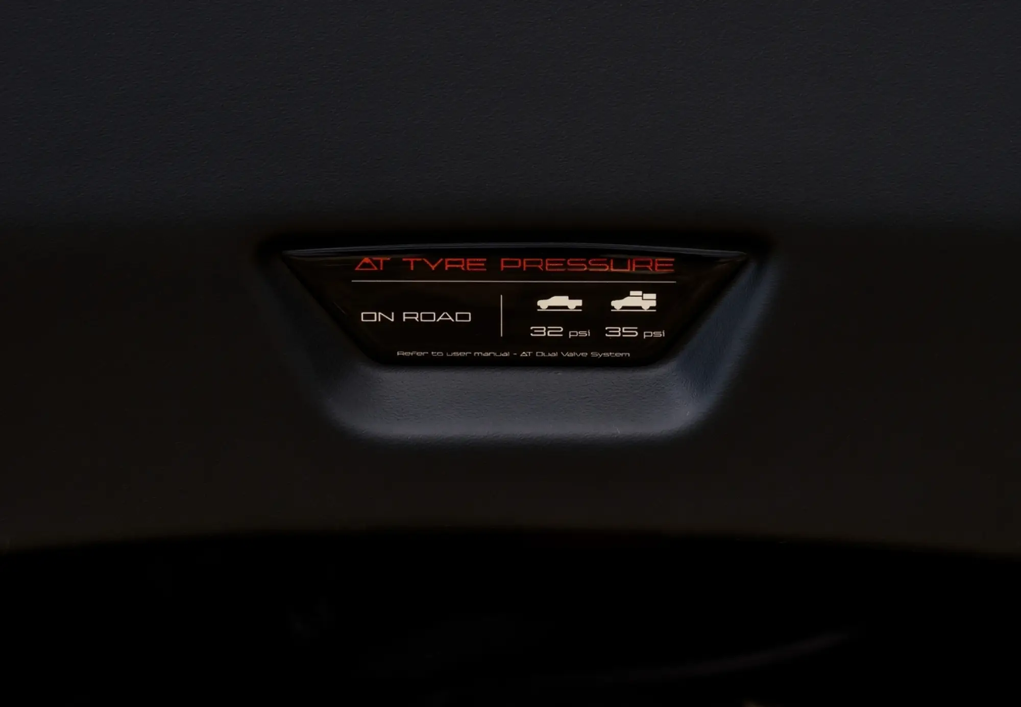 Toyota Hilux AT33 - Foto - 3
