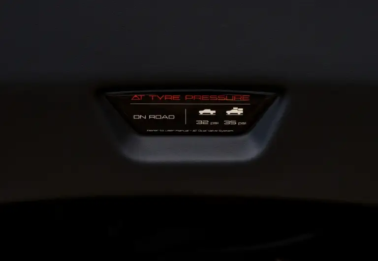 Toyota Hilux AT33 - Foto - 3