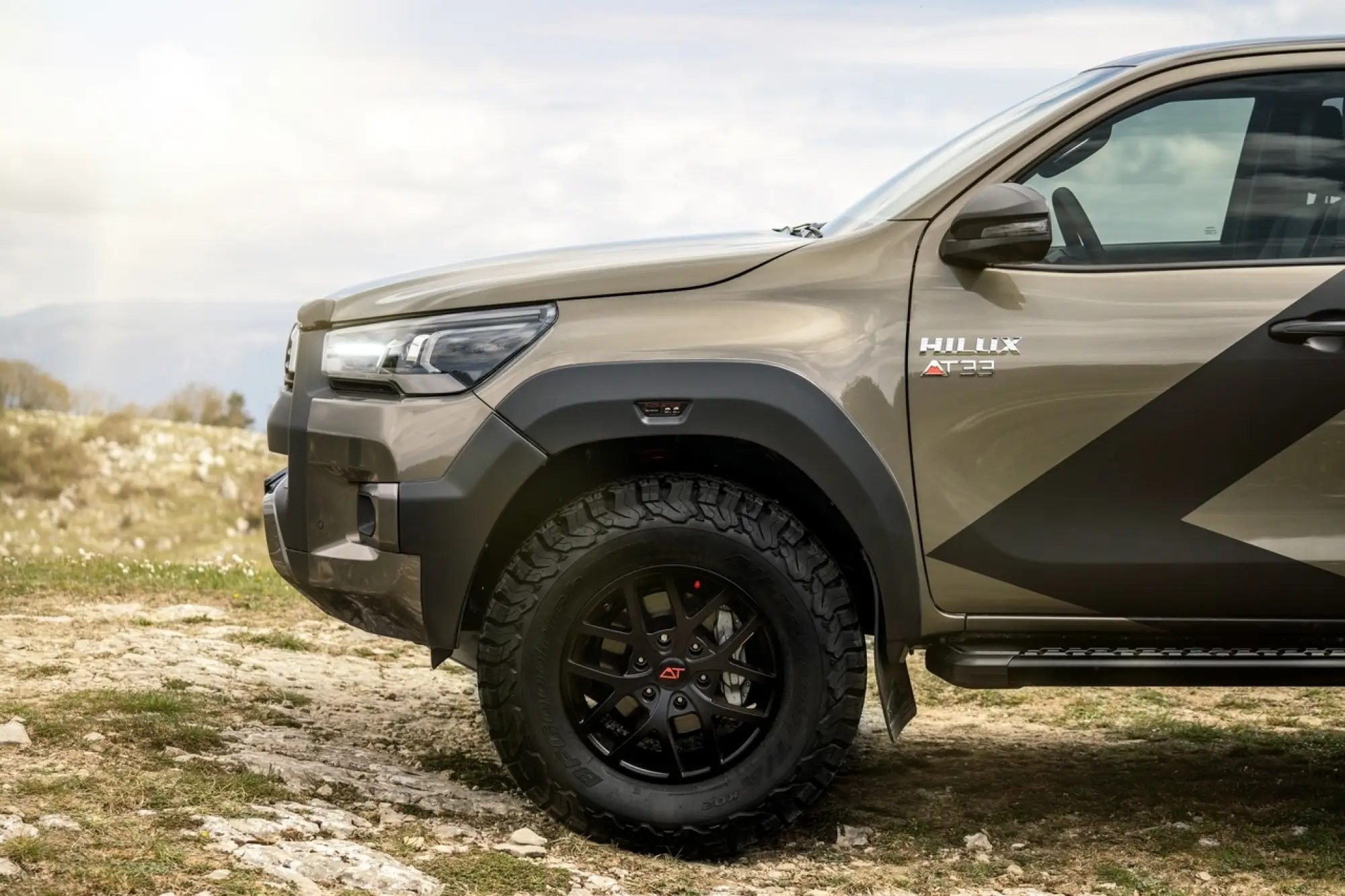 Toyota Hilux AT33 - Foto - 1
