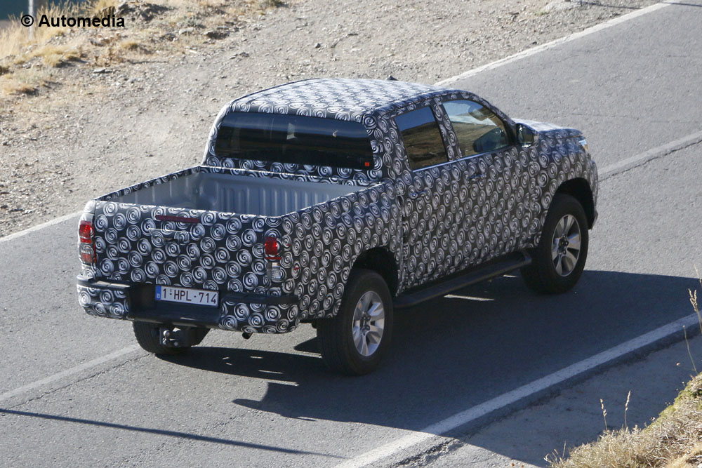 Toyota Hilux - foto spia (settembre 2014)