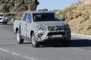 Toyota Hilux - foto spia (settembre 2014)