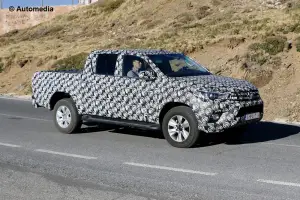 Toyota Hilux - foto spia (settembre 2014) - 2