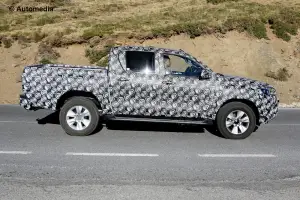 Toyota Hilux - foto spia (settembre 2014) - 3