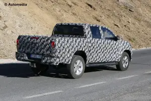 Toyota Hilux - foto spia (settembre 2014)