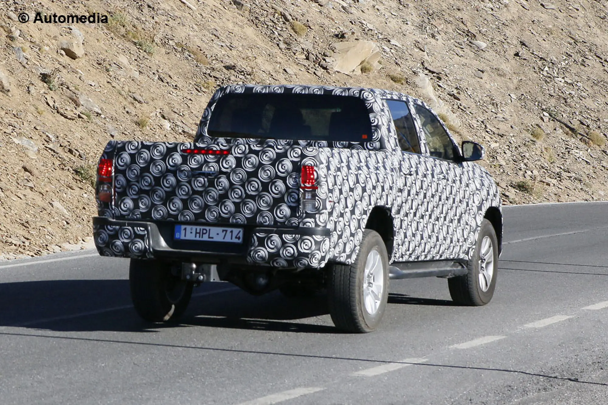 Toyota Hilux - foto spia (settembre 2014) - 5