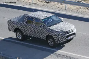 Toyota Hilux - foto spia (settembre 2014)