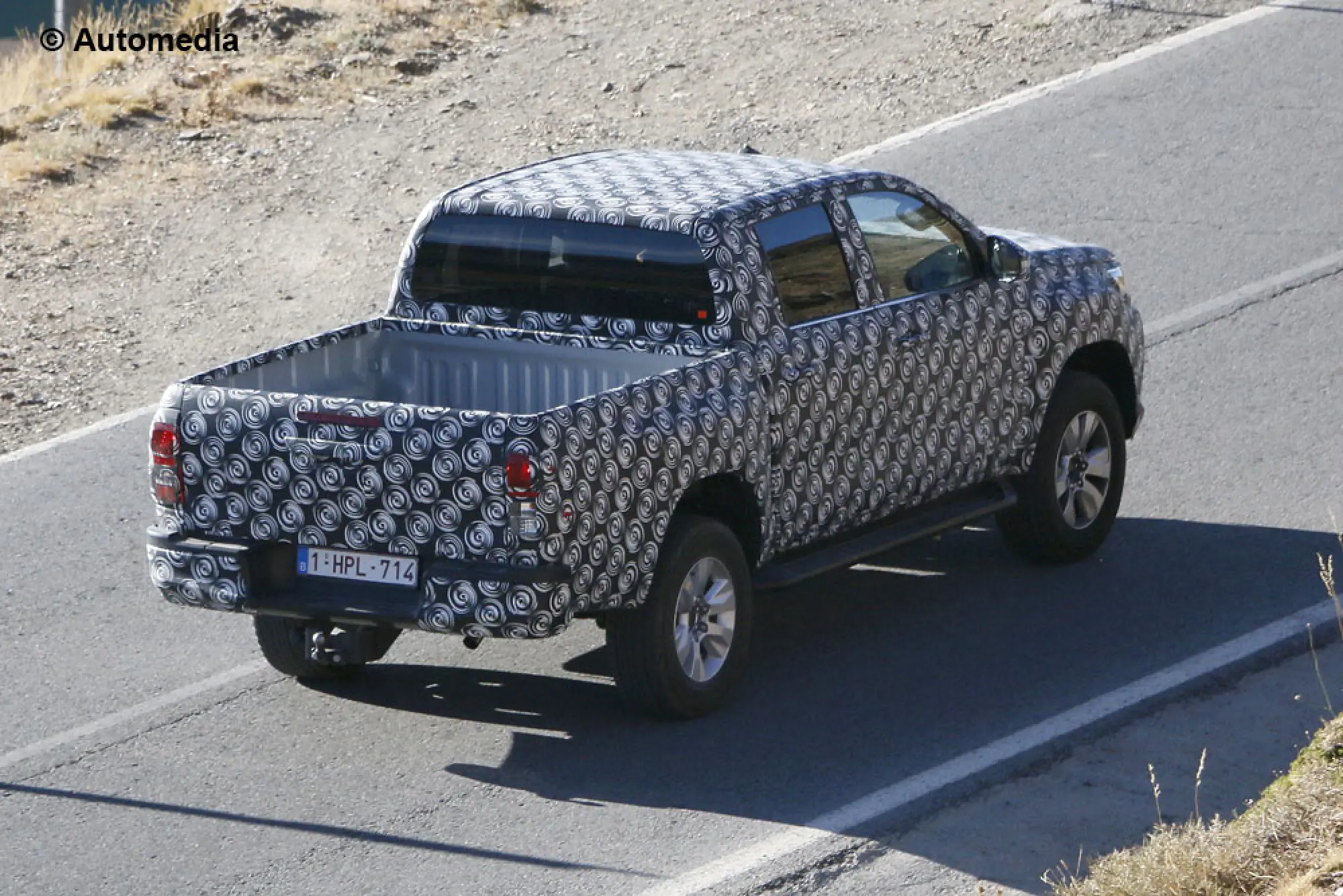 Toyota Hilux - foto spia (settembre 2014) - 8