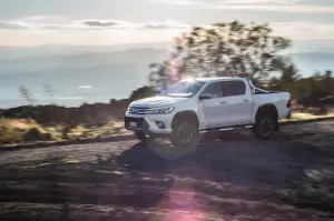 Toyota Hilux Invincible50