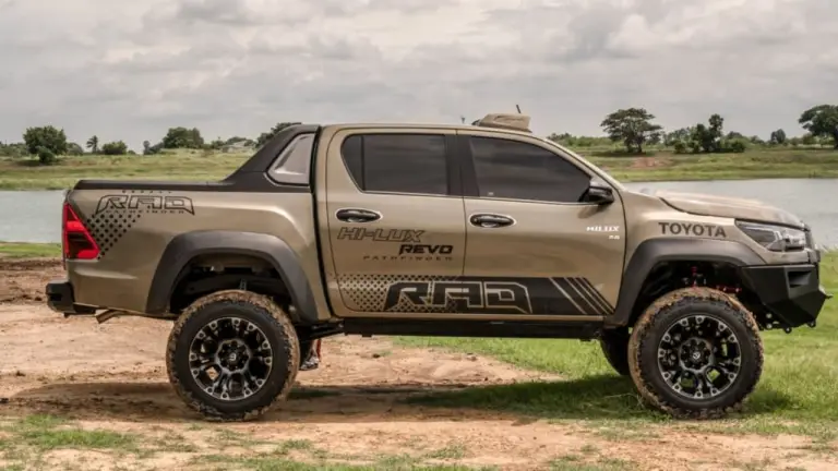Toyota Hilux Pathfinder - 11