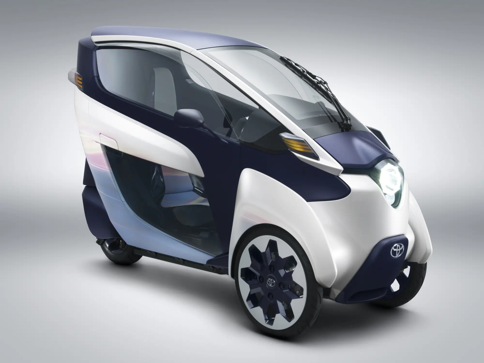 Toyota i-Road - 13