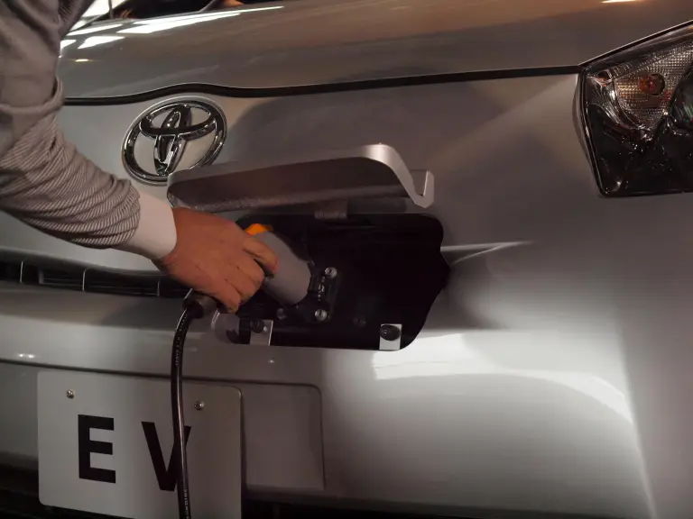 Toyota iQ EV - 3