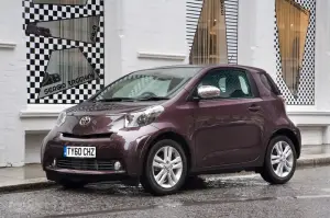 Toyota iQ - 2