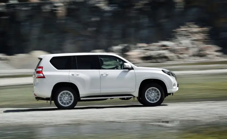 Toyota Land Cruiser 2014 - 13
