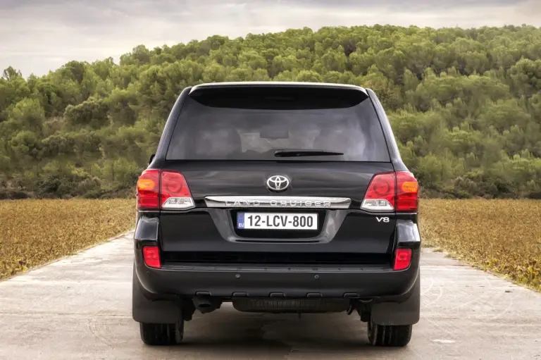 Toyota Land Cruiser V8 - 4