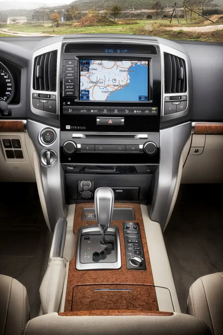Toyota Land Cruiser V8 - 11