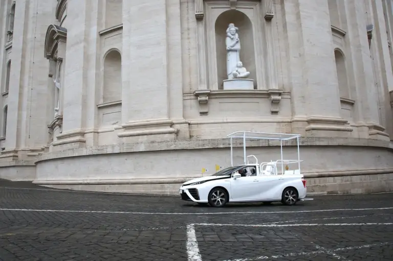 Toyota Mirai - Papa Francesco - 16