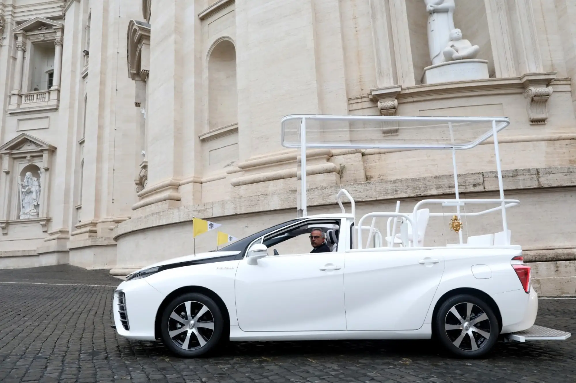 Toyota Mirai - Papa Francesco - 3