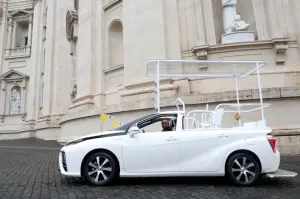 Toyota Mirai - Papa Francesco