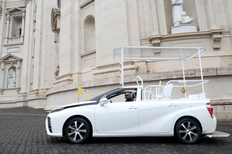Toyota Mirai - Papa Francesco - 3