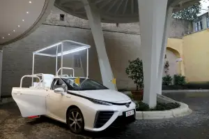 Toyota Mirai - Papa Francesco