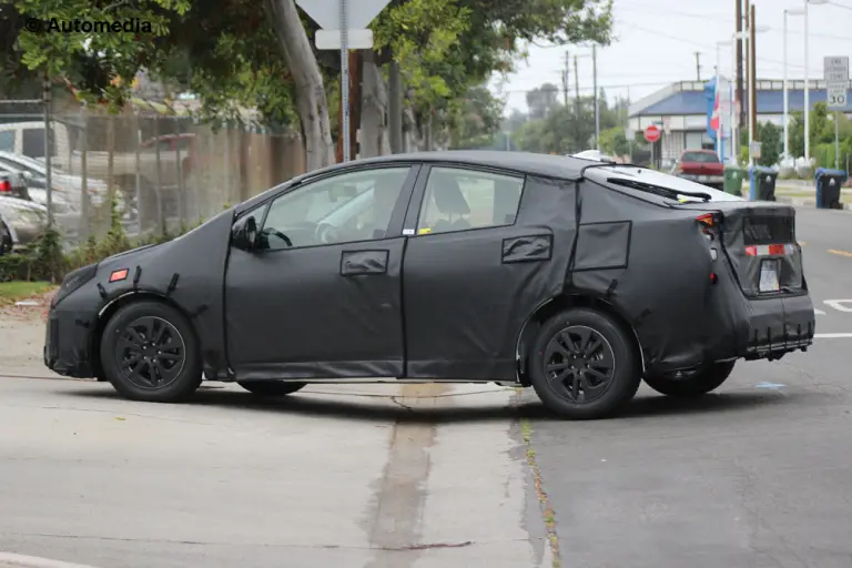 Toyota Prius 2016 - Foto spia 08-07-2015 - 5