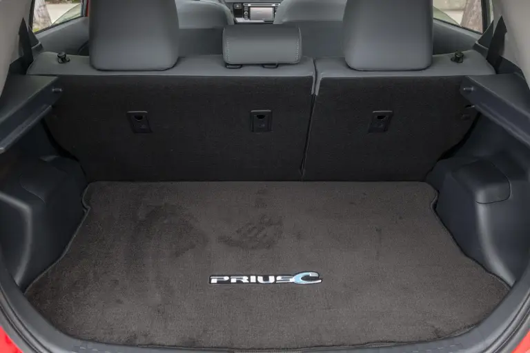 Toyota Prius c Persona Series - 10