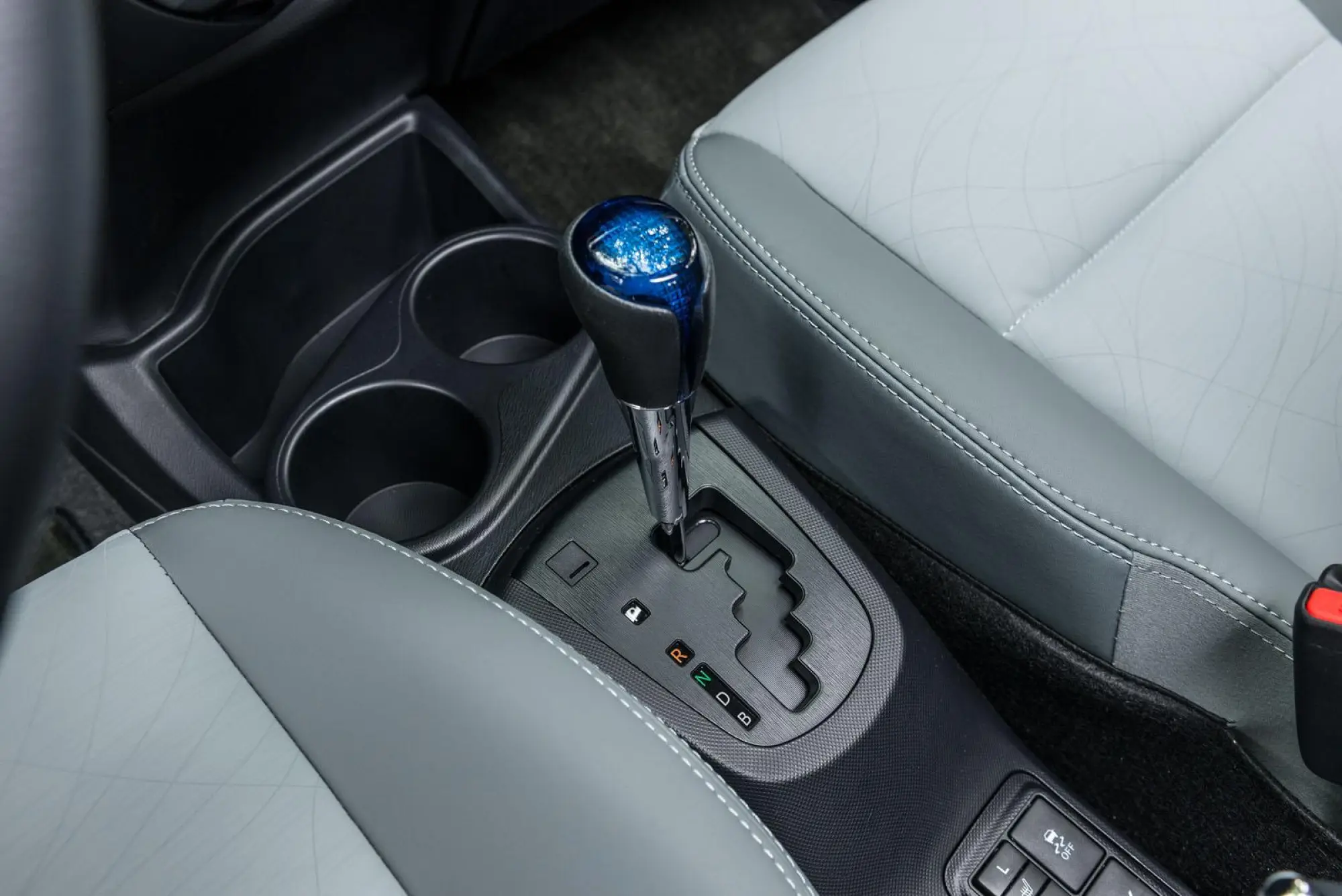 Toyota Prius c Persona Series - 6