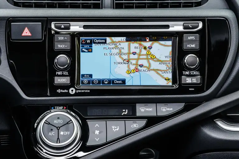 Toyota Prius c Persona Series - 4