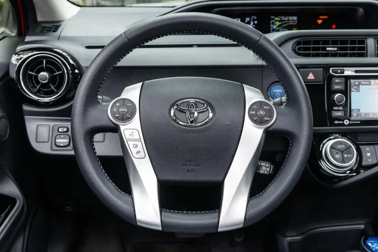 Toyota Prius c Persona Series - 3