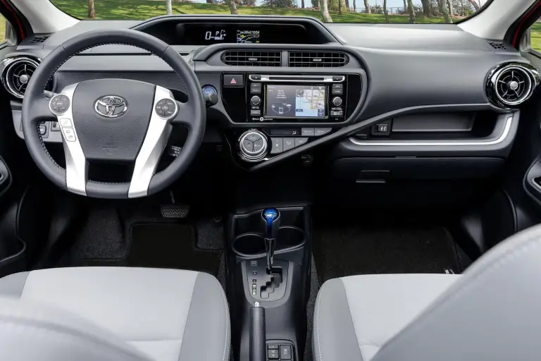 Toyota Prius c Persona Series - 1