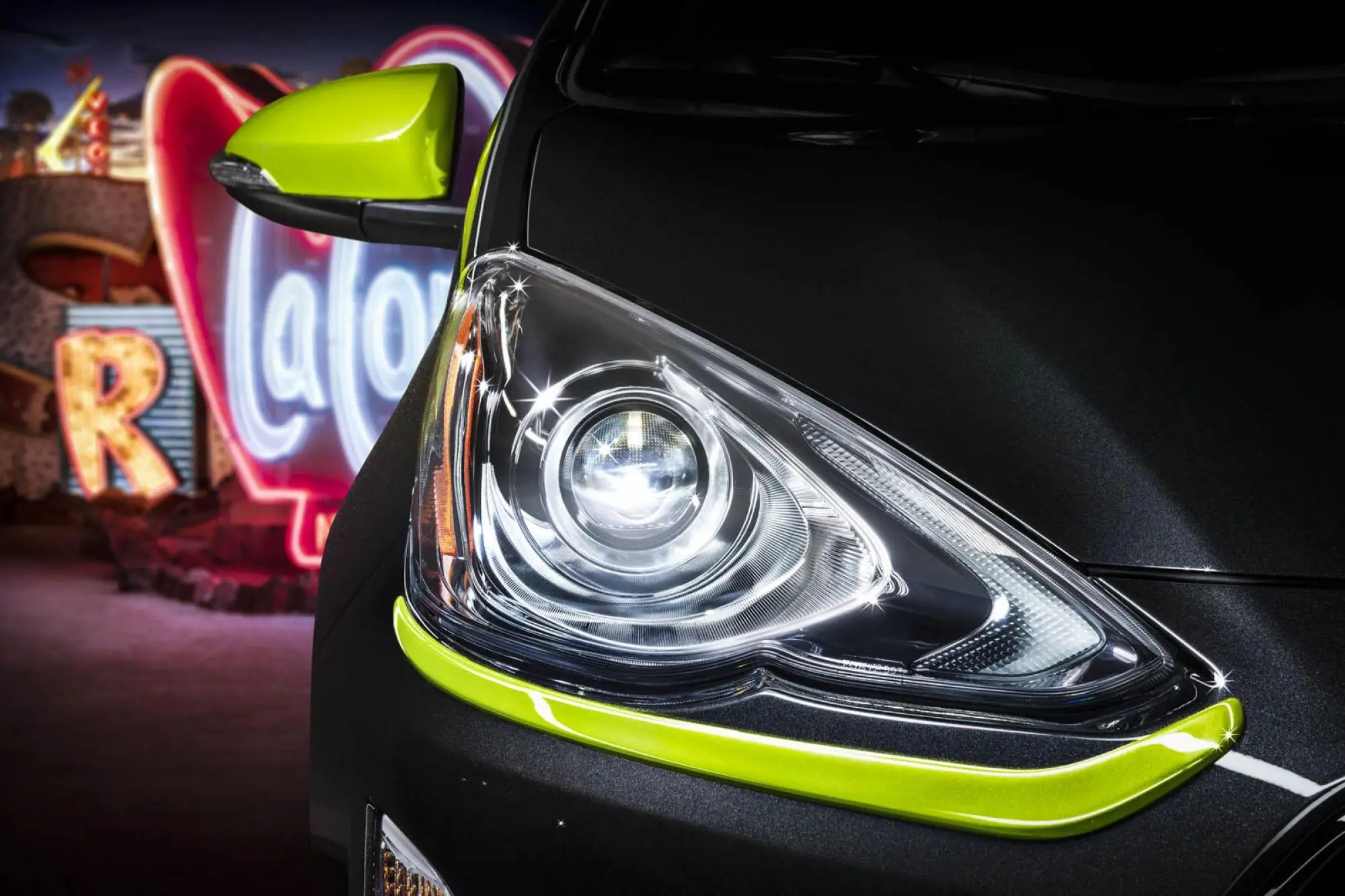 Toyota Prius c Persona Series - 13