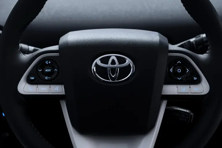 Toyota Prius MY 2016 - 33