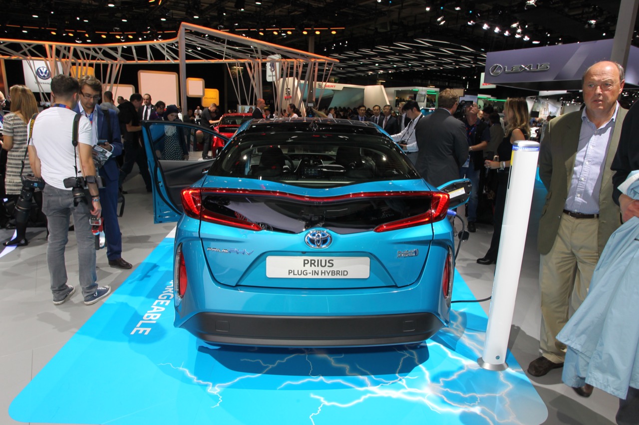 Toyota Prius Plug-in - Salone di Parigi 2016