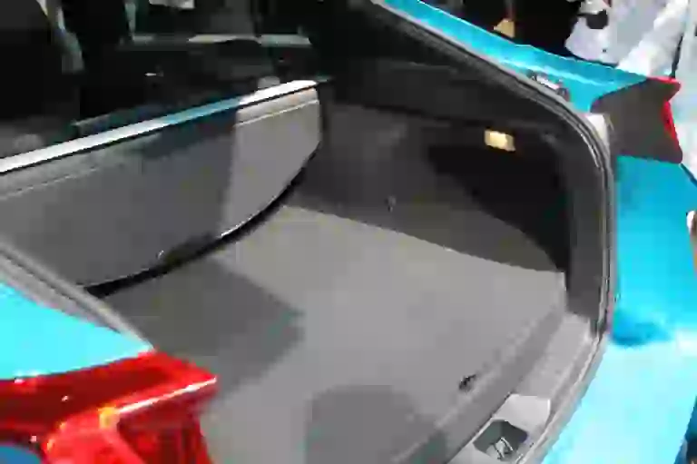 Toyota Prius Plug-in - Salone di Parigi 2016 - 3